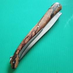 PIECE  UNIQUE D UN COUTEAU LAGUIOLE A RESSORT TETE VIPERINE &  PLAQUETTES EN FRENE ECHAUFFE  .