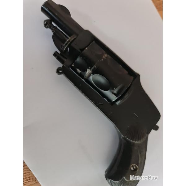 Pistolet 6mm. hammerless