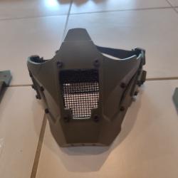 Masque vert armée plastique et grille adaptable casque.