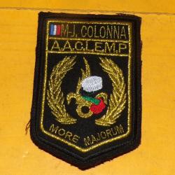 LEGION : INSIGNE EN TISSU DE L'AMICALE DES ANCIENS LEGIONNAIRES DE MARSEILLE , MORE MAJORUM , DIMENS