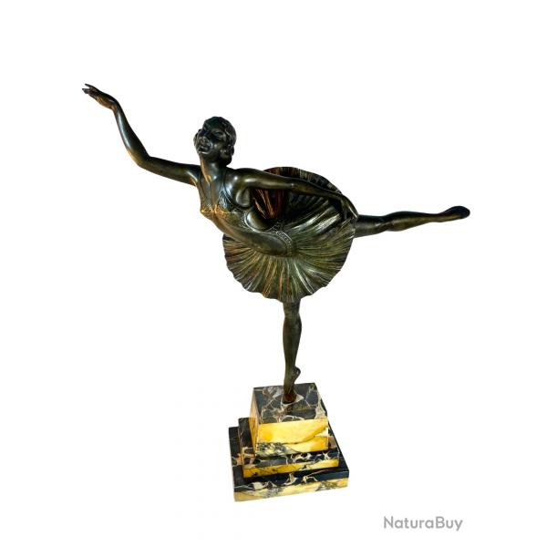 Sculture art dco danseuse en robe plisse par Colinet
