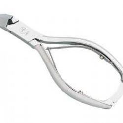 Pince HB à ongles 14 cm, acier français inox, mors obliques, double ressort et fermoir automatique.