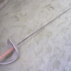 épée  105 cm de long environ