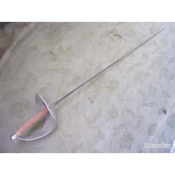 pe  105 cm de long environ