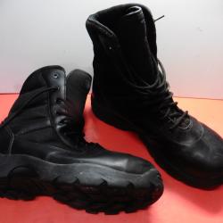 Lot 4 - Paire de chaussures de sécurités MAGNUM - Taille 44