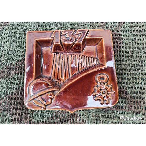 Cendrier cramique du 137  rgiment d'infanterie