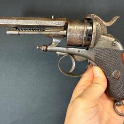EXCELLENT REVOLVER CHAMELOT DELVIGNE DIT « de gaucher » cal. 9mm à broche