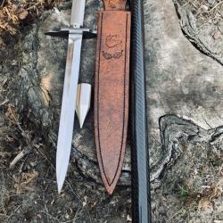 épieu de grande chasse d'artisan / manche fibre de carbone / dague inox