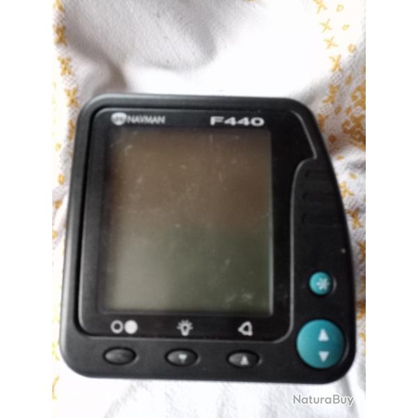 cran sondeur NAVMAN F440
