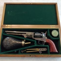 Revolver Colt Navy 1851 Seconde Génération 1971 en coffret avec accessoires Colt 2em série de photos