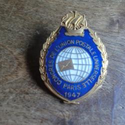 insigne émail congrés de l 'union postal universselle paris 1947