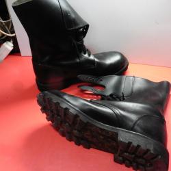 Lot 6 - paire de rangers cuir noir de stock - modèle 54 - taille 47 - Armée Française