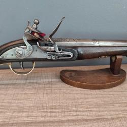 Pistolet à silex avec reste de marquage Brander Potts London et différents poinçons pour décoration