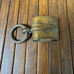 CHAPE DE FOURREAU DE SABRE REGLEMANTAIRE 1845 ET SIMILAIRE EN LAITON A UN ANNEAU