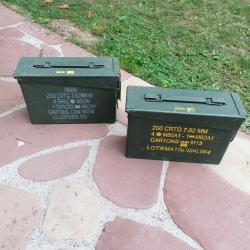 Lot de 2 caisses US