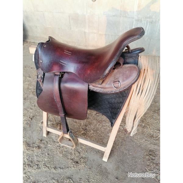 Selle de randonne type arme