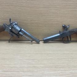 2 pistolets un revolver à broche et un percussion