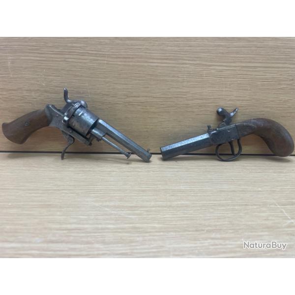2 pistolets un revolver  broche et un percussion