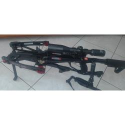 Arbalète siege 300 comme neuve avec les accessoire 1 tube de 10 traits ,lunette RTI laser , red dot