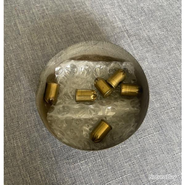 Ancienne bote de cartouches avec 6 munitions  blanc cal. 380 / 9 mm