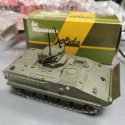 Char  AMX 10P 44 du 3.78.avec boîte. parfait état.1/50eme. Solido. Complet.Observation d'artillerie.