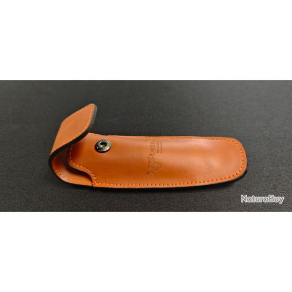Laguiole en Aubrac tui cuir Aubrac Marron ECAM