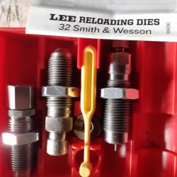JEU D'OUTILS 3P LEE AVEC SUPPORT DOUILLE 32 S&W
