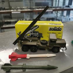 Solido camion militaire unic lance fusée. Avec boîte et deux fusées. N 201.