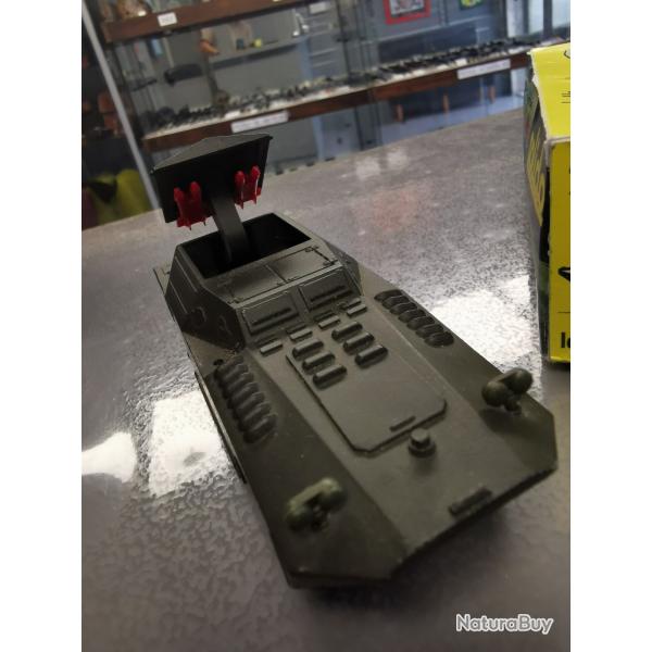 Solido n225 lance rocketts BTR 40 EN MTAL AVEC BOTE ORIGINE. complet avec antenne.