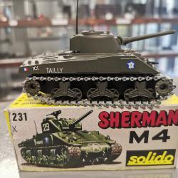 Solido char sherman M4 A3 complet avec antenne et boîte d'origine. Parfait état. Réf 231.