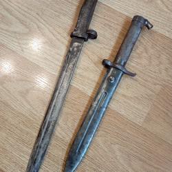 Lot de deux baïonnettes à compléter et restaurer.