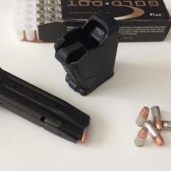 Chargette UpLULA maglula. 9mm au 45ACP occasion. Les munitions ne sont là que pour la démonstration.