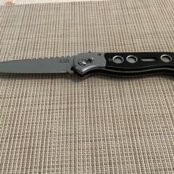 Couteau automatique lame crantee