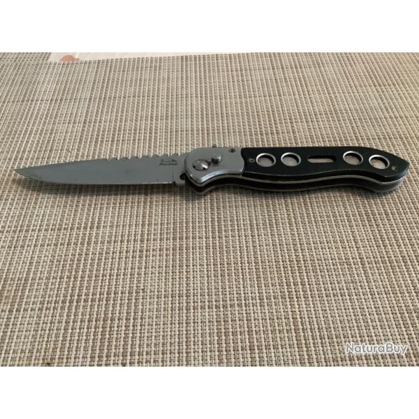 Couteau automatique lame crantee