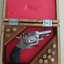 vends tres beau revolver bulldog  de luxe en cal 320  poudre noir prix en baisse