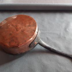 Très ancienne et rare casserole en cuivre étamé, à fond rapporté, probablement XVIIIème siècle