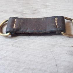 Passant de ceinture pour dague suisse. Modèle doré : pas courant