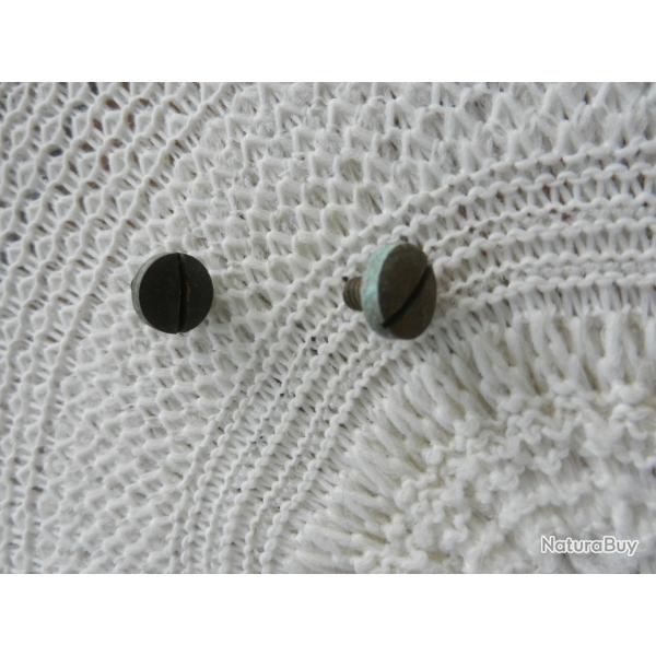 lot de deux vis en laiton pour militaria