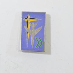 Insigne Base Aérienne 136, TOUL, A875 fond violet gris, épingle sertie