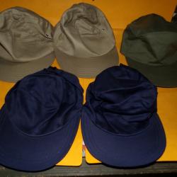 LOT DE 5 CASQUETTES : 2 MARINS POMPIERS TAILLE 56 ET 58 , 1 KAKI TAILLE LARGE 60 , 2 CASQUETTES BEIG