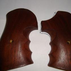 PLAQUETTES REVOLVER TYPE COMBAT SW??