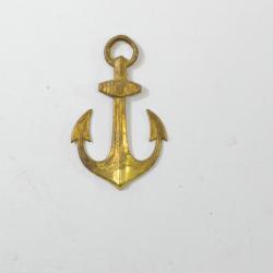 Insigne / décoration en laiton embouti, ancre de marine. Troupes coloniales ? Fantaisie ?