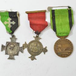 Lot de trois médailles religieuses ou associatives anciennes, fin 19e - début 20e Siècle.