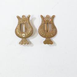 Lot de deux insignes badges de col musicien ancien. Fanfare orchestre