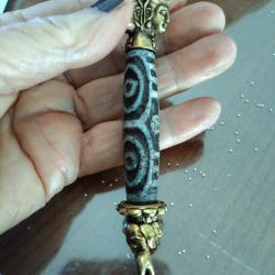 Amulette bouddhisme Tibétain pierre agate et laiton