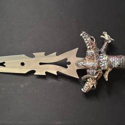 Poignard seul MEDIEVAL / FANTASTIQUE stylisé (CASSÉ)