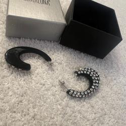 Boucles d oreilles cristaluna carmen en cristal acrylique noir swarovski neuf 301 315 00