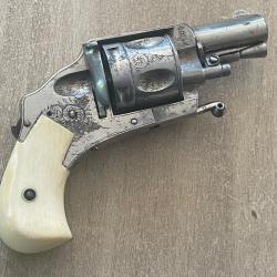 SUPERBE REVOLVER « LAMBIN & THEATE » cal 8mm