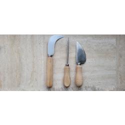 lot objets de  vannerie épluchoir poinçon serpette