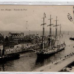 CPA - Marine -Dieppe - Entrée du Port  N°1346